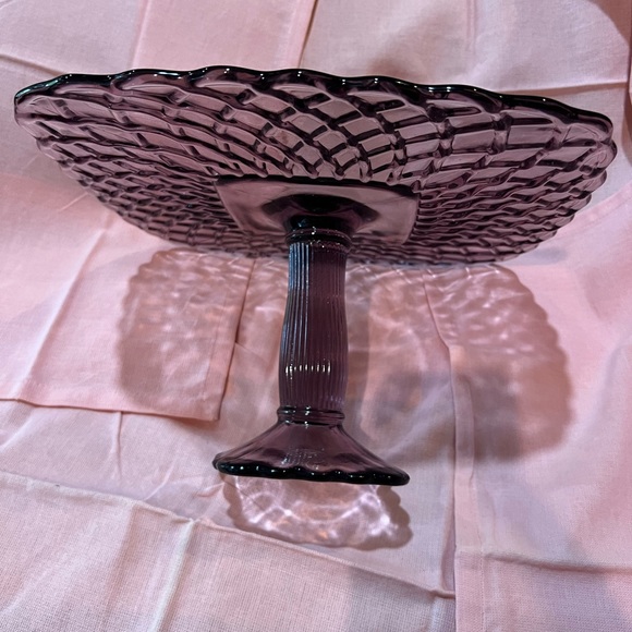 🌸 Vintage Lavender Trellis Pedestal Cake Stand by L.E. Smith | 1950s. - Picture 2 of 7